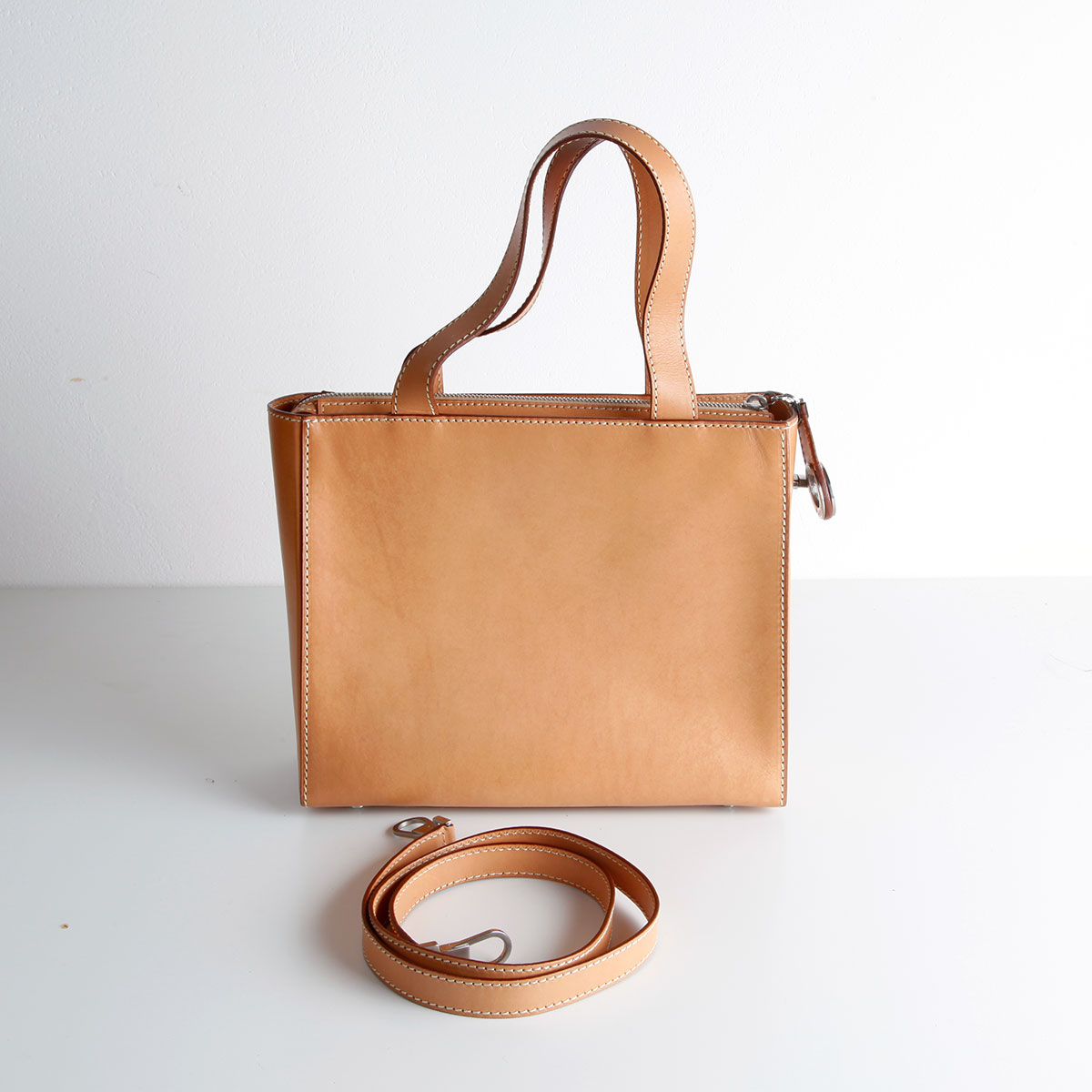 Sac vintage en cuir lisse camel Céline – seconde main – Image 3