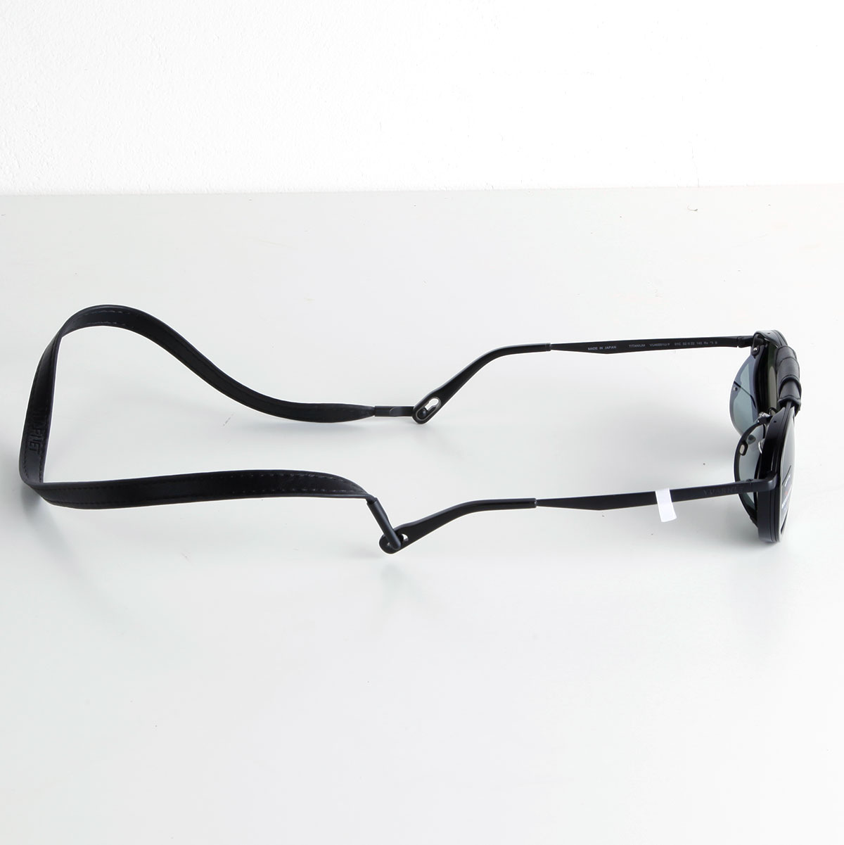 Lunettes de soleil VU40001U-Y 01C – Titane noir, style glacier & verres minéraux polarisés Vuarnet - outlet – Image 3